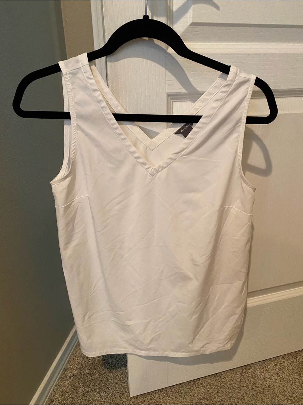 Eddie Bauer Departure  V-Neck White Women's Tank Top XS